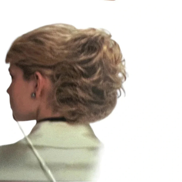 Toni’s Can-Do Hair Topper Brown Blond With Combs. - Picture 2 of 4